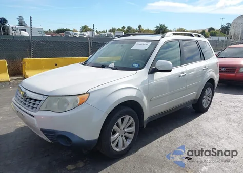 2011 Subaru Forester 2.5X Premium из США, поврежденный, VIN JF2SHBDC8BH782880